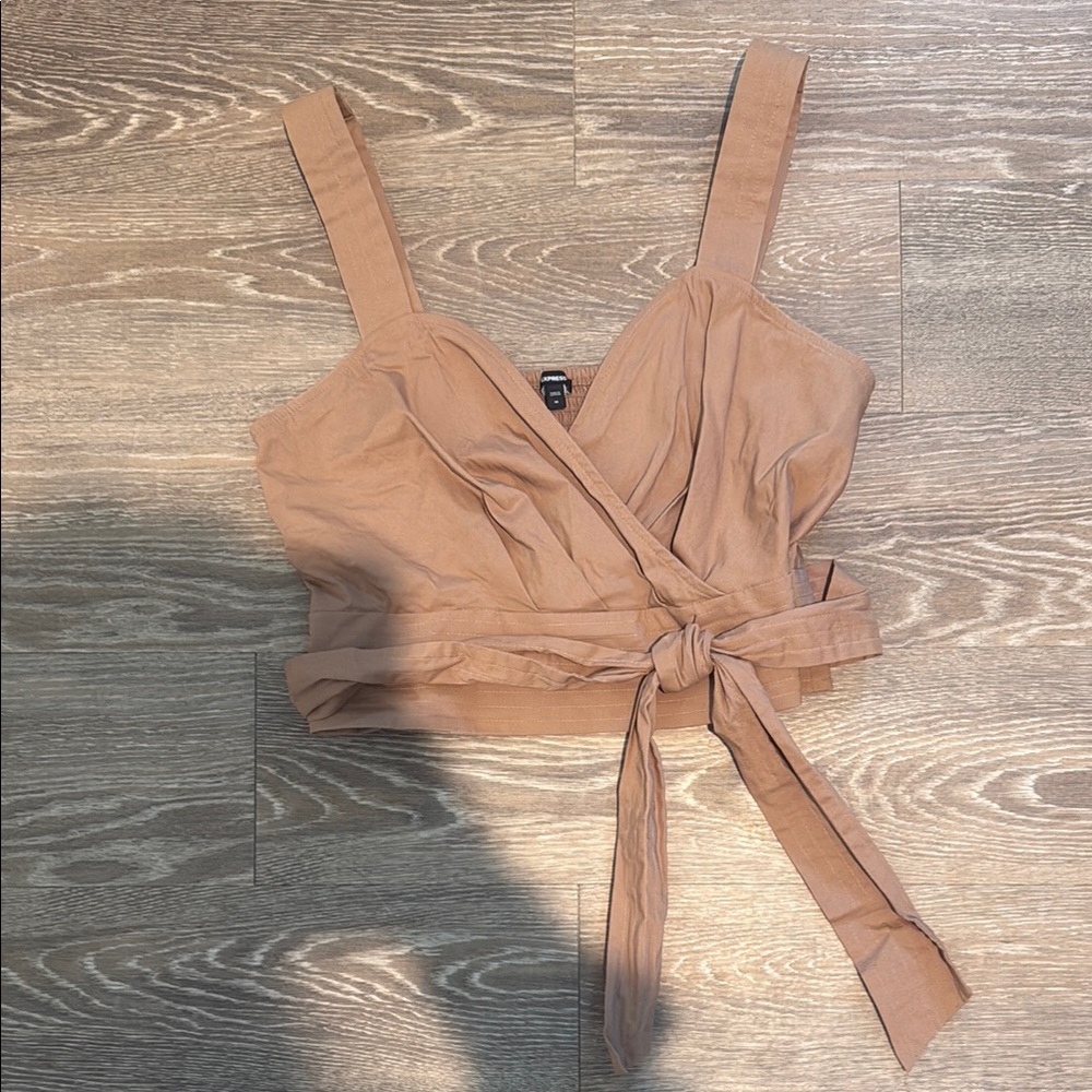 Express Cropped Tank with Belt M